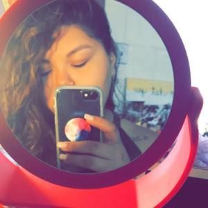 Meet your Posher, Nia